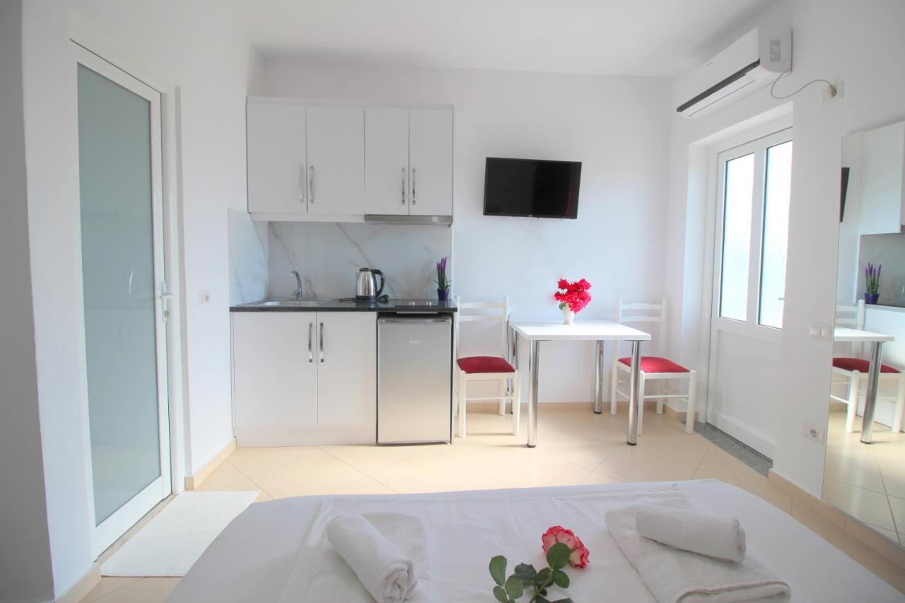 Emerald Inn Ksamil Ngoại thất bức ảnh